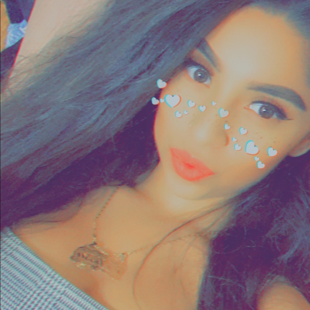 Meet your Posher, Julissa